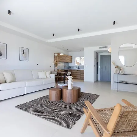 Apartman Residence Omigna, Spacious Luxury Apartments, Sea View, Pool, Gym, Calm, Free Private Parking, Free Electric Vehicle Charging, Cargese, Corse Du Sud