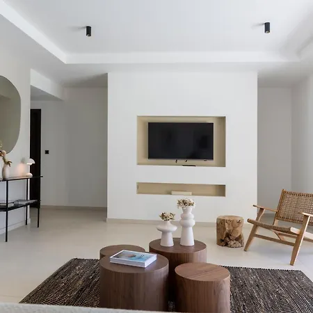 Residence Omigna, Spacious Luxury Apartments, Sea View, Pool, Gym, Calm, Free Private Parking, Free Electric Vehicle Charging, Cargese, Corse Du Sud *