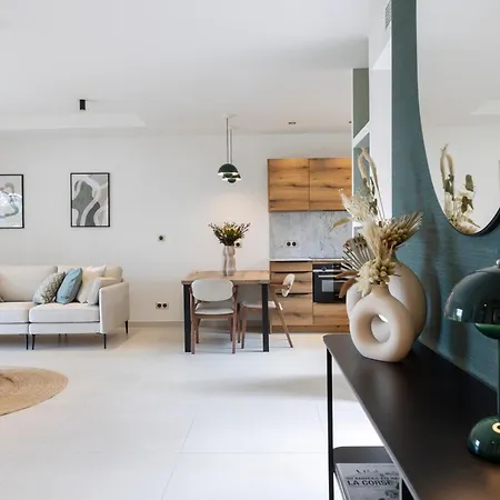 Omigna, Spacious Luxury Apartments, 2 Bedrooms, Sea View, Heated Pool, Gym, Calm, Free Private Parking, Free Electric Vehicle Charging, Cargese, Corse Du Sud * Cargèse
