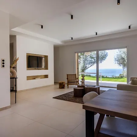 Omigna, Spacious Luxury Apartments, 2 Bedrooms, Sea View, Heated Pool, Gym, Calm, Free Private Parking, Free Electric Vehicle Charging, Cargese, Corse Du Sud Cargèse