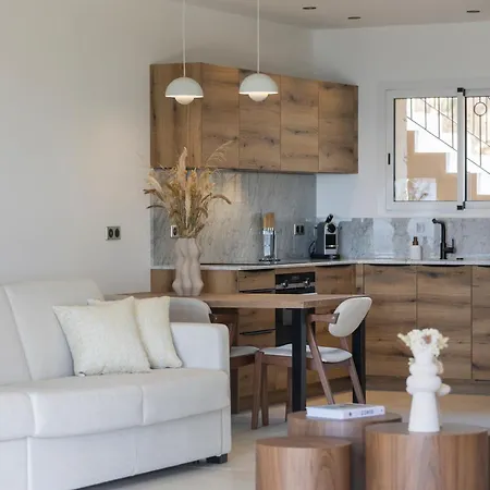 Apartman Residence Omigna, Spacious Luxury Apartments, Sea View, Pool, Gym, Calm, Free Private Parking, Free Electric Vehicle Charging, Cargese, Corse Du Sud
