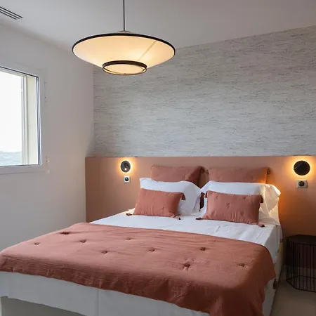Apartman Residence Omigna, Spacious Luxury Apartments, Sea View, Pool, Gym, Calm, Free Private Parking, Free Electric Vehicle Charging, Cargese, Corse Du Sud