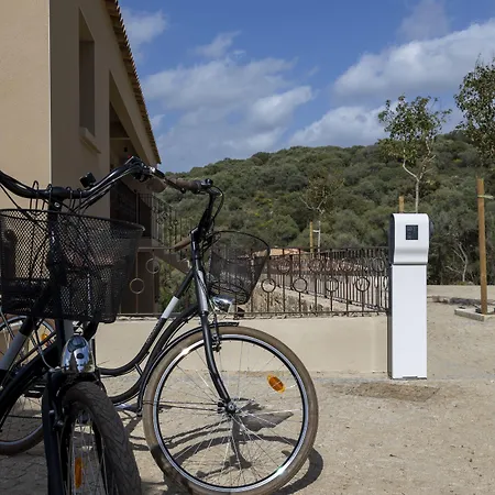 Residence Omigna, Spacious Luxury Apartments, Sea View, Pool, Gym, Calm, Free Private Parking, Free Electric Vehicle Charging, Cargese, Corse Du Sud *