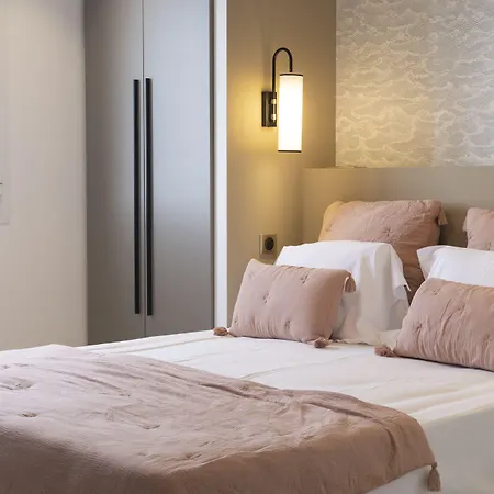 Residence Omigna, Spacious Luxury Apartments, Sea View, Pool, Gym, Calm, Free Private Parking, Free Electric Vehicle Charging, Cargese, Corse Du Sud