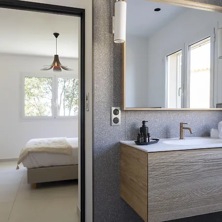 Residence Omigna, Spacious Luxury Apartments, Sea View, Pool, Gym, Calm, Free Private Parking, Free Electric Vehicle Charging, Cargese, Corse Du Sud Cargèse