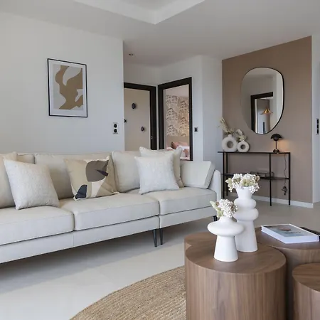 Apartman Residence Omigna, Spacious Luxury Apartments, Sea View, Pool, Gym, Calm, Free Private Parking, Free Electric Vehicle Charging, Cargese, Corse Du Sud *