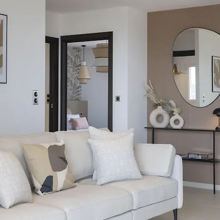 Apartman Residence Omigna, Spacious Luxury Apartments, Sea View, Pool, Gym, Calm, Free Private Parking, Free Electric Vehicle Charging, Cargese, Corse Du Sud