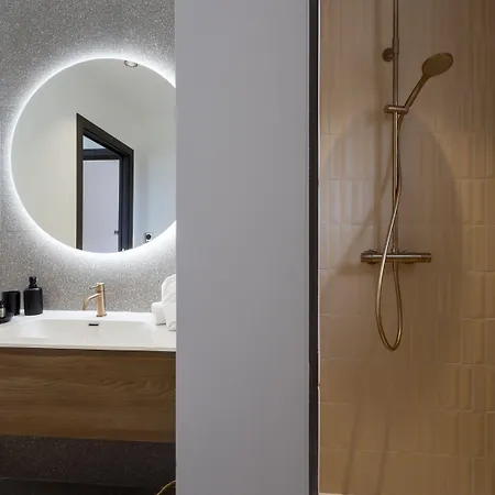 Lägenhetshotell Omigna 5*