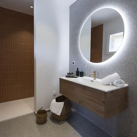 Residence Omigna, Spacious Luxury Apartments, Sea View, Pool, Gym, Calm, Free Private Parking, Free Electric Vehicle Charging, Cargese, Corse Du Sud * Cargèse