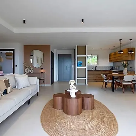 Omigna, Spacious Luxury Apartments, 2 Bedrooms, Sea View, Heated Pool, Gym, Calm, Free Private Parking, Free Electric Vehicle Charging, Cargese, Corse Du Sud דירה Cargèse